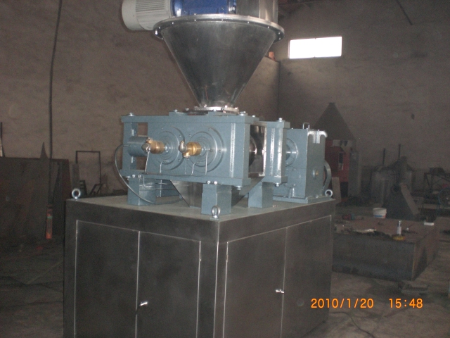 干法輥壓式制粒機主機